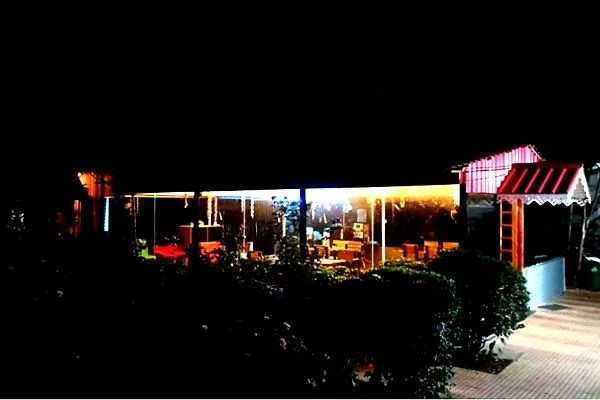 Restaurant Exterior2